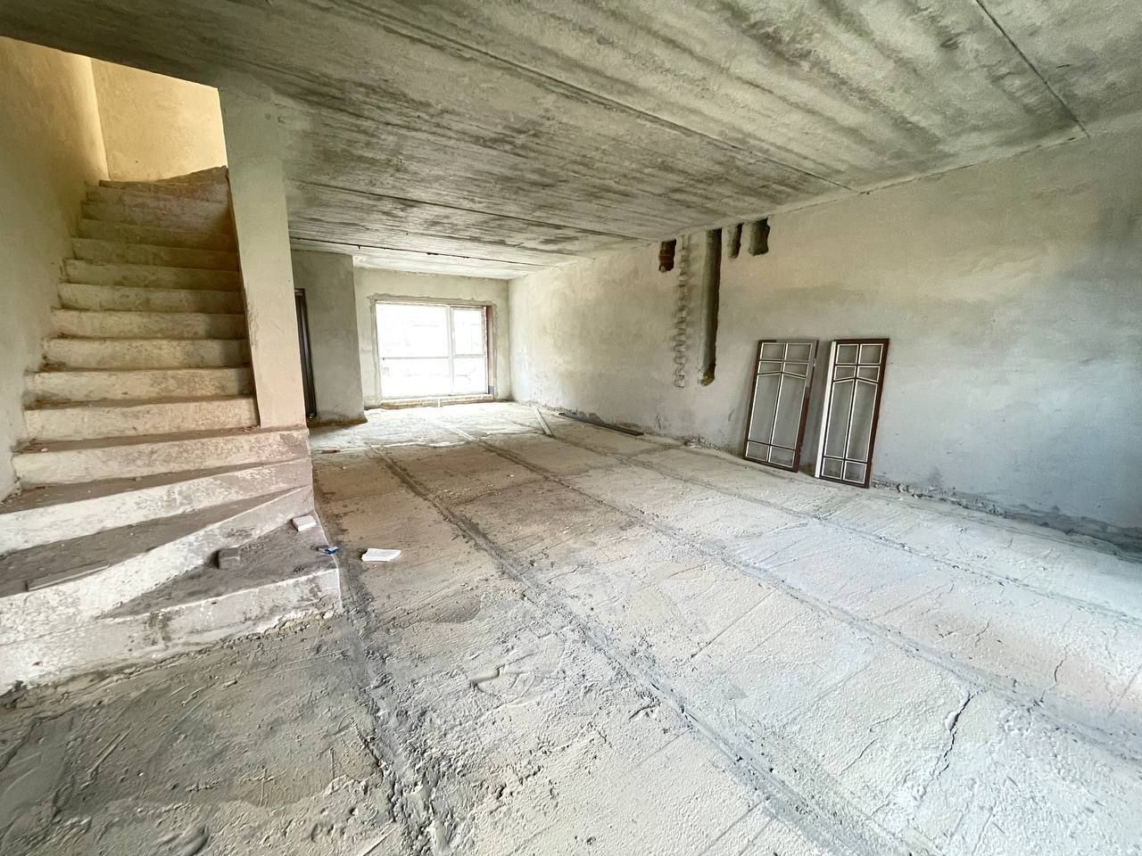 1839784961868472
