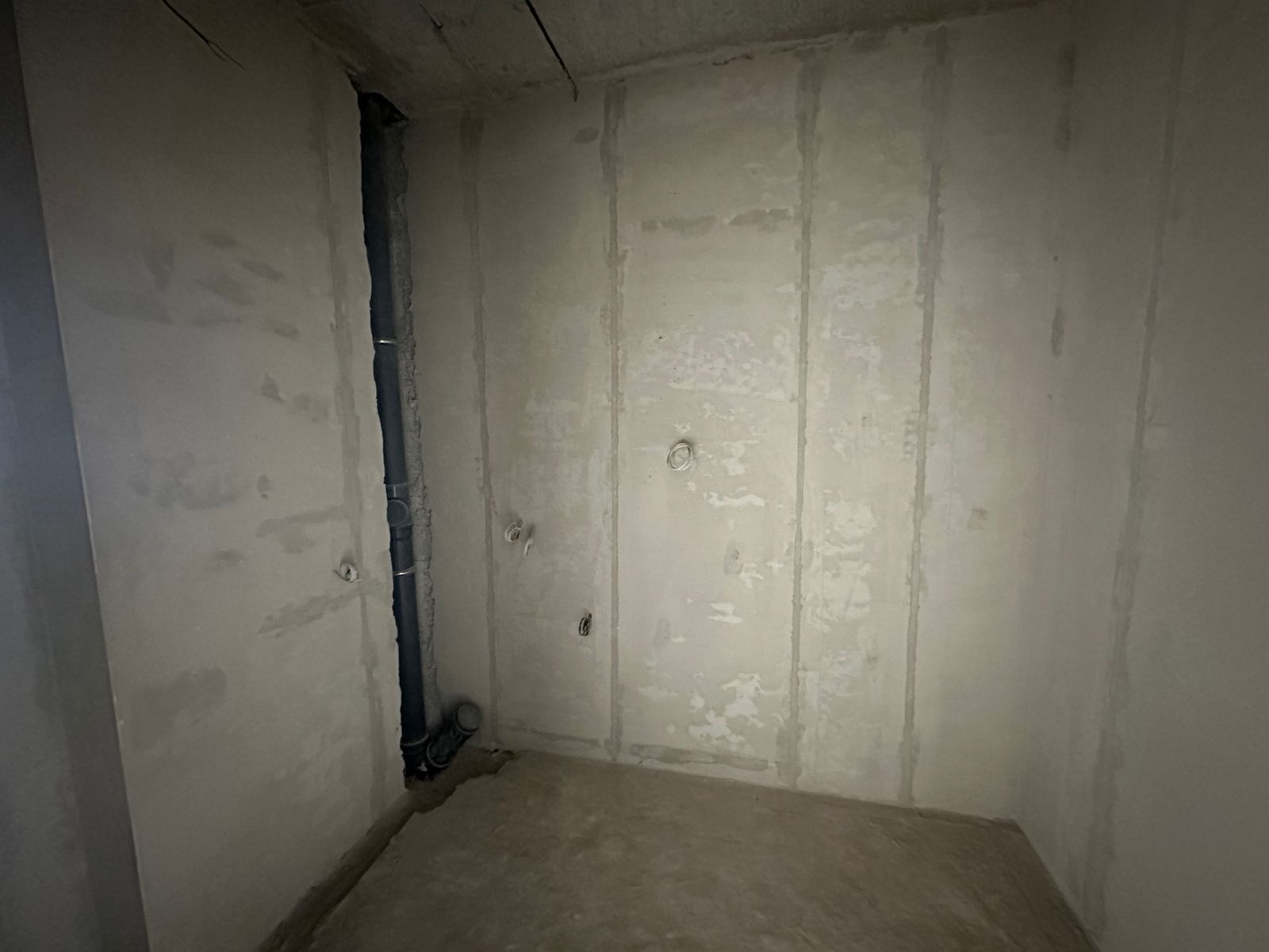 1834611898076477