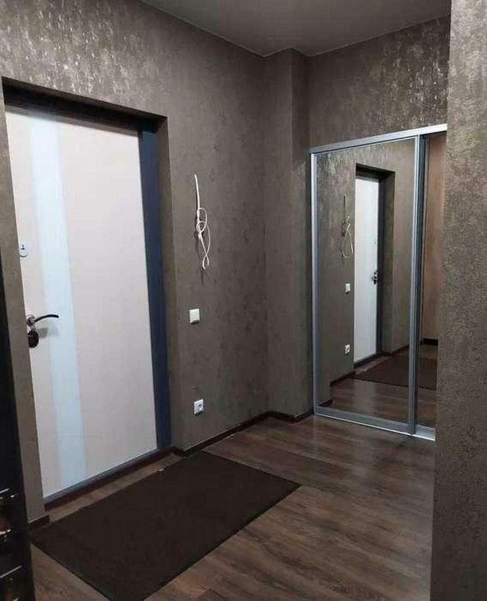 1756749684918478