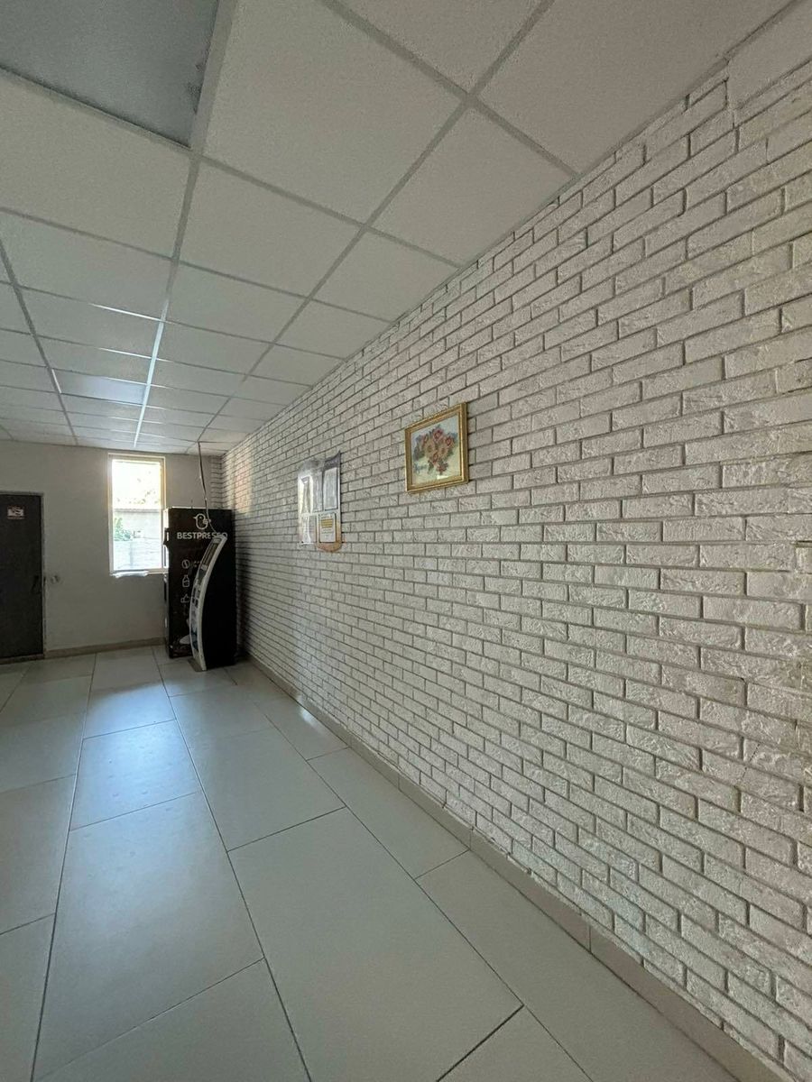 1831898943466484