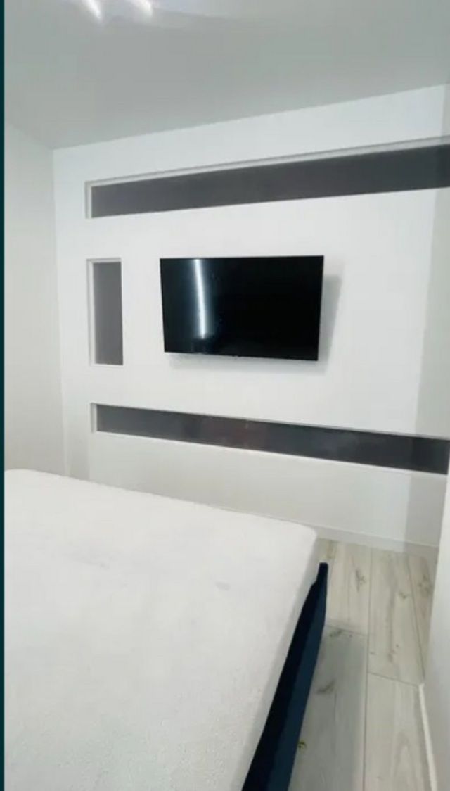 1832252016524484