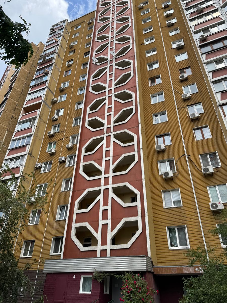 1835935325096486