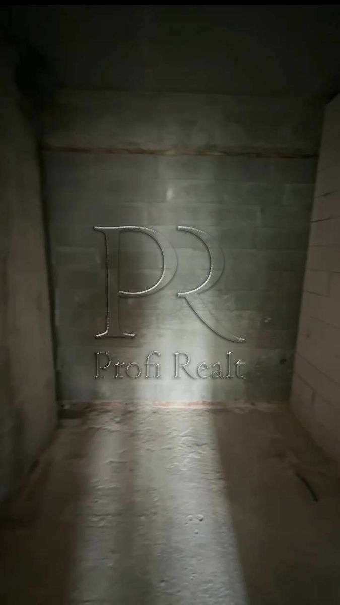 1832547072971487