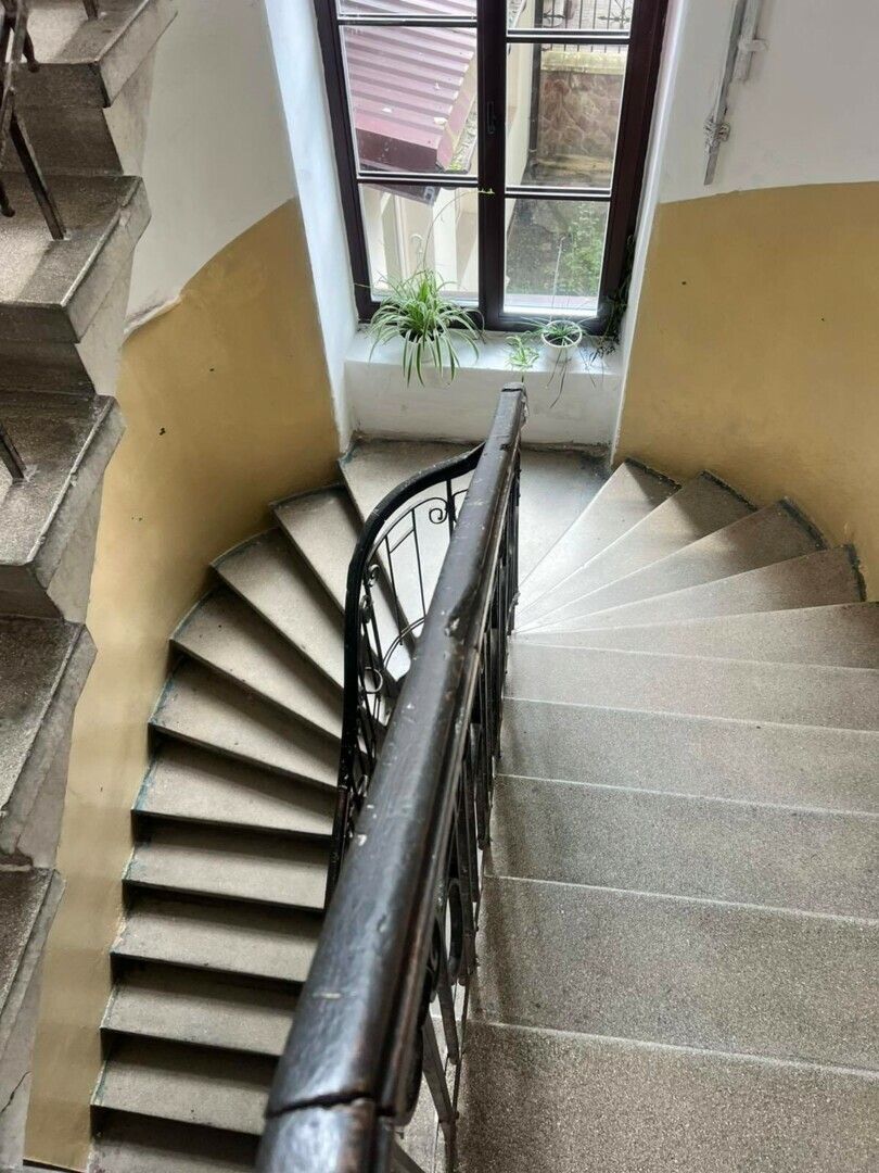 1837891997700049