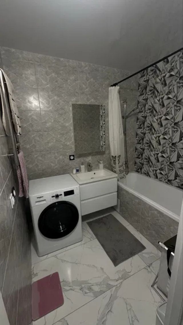 1833813034806491