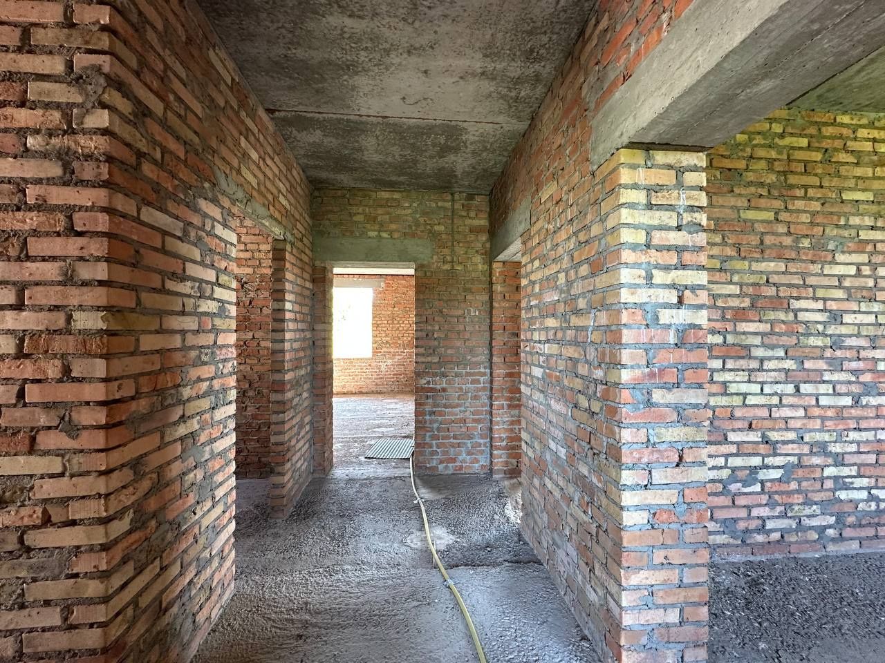 1835712163112492