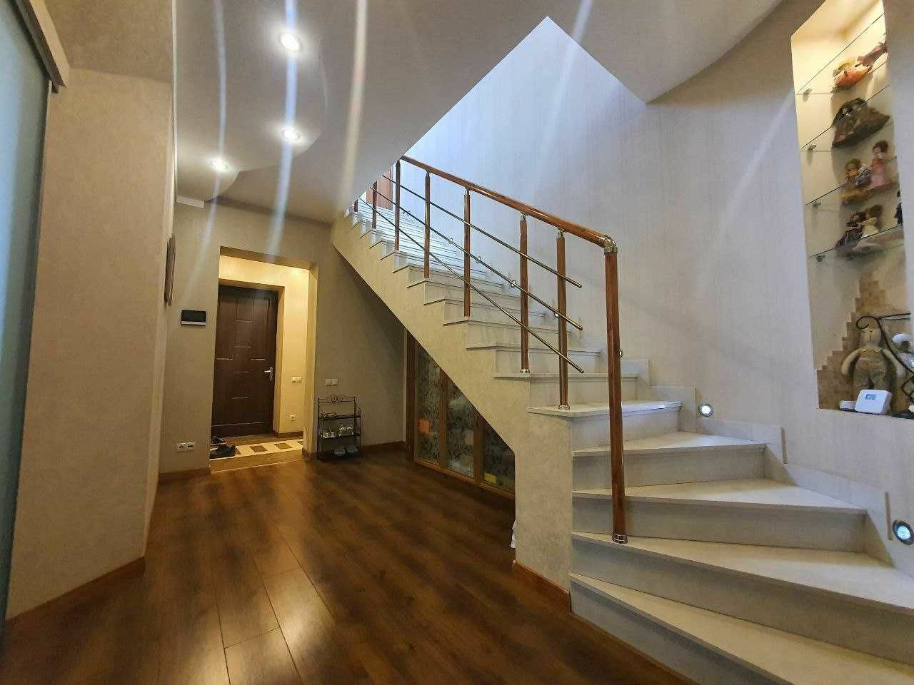 1837725830954495