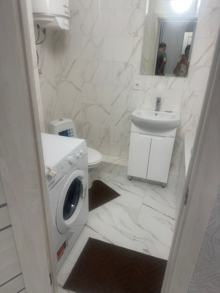 1835910209873497