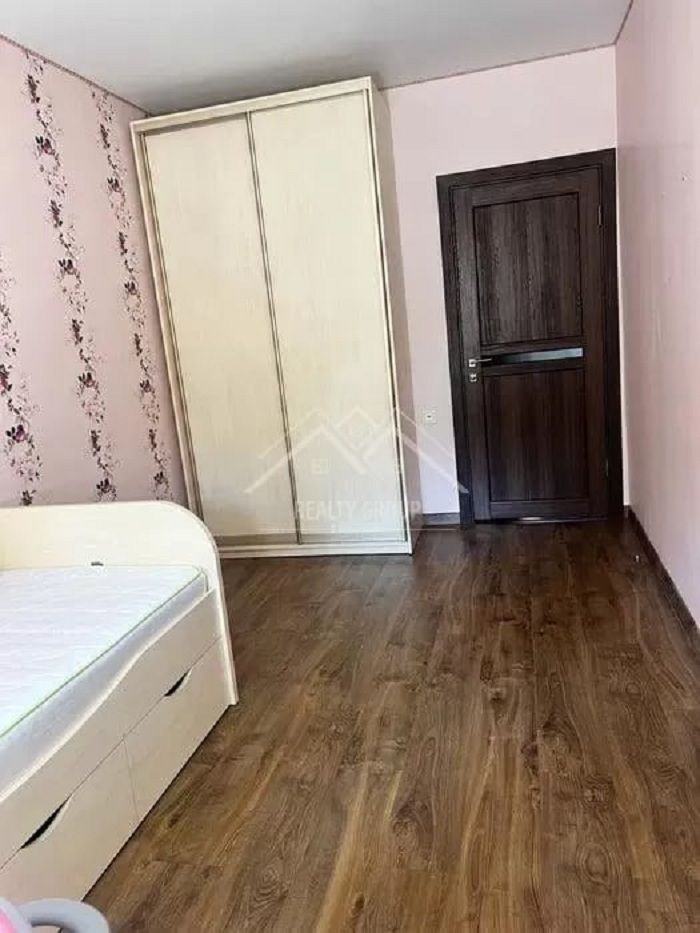 1831437814736503