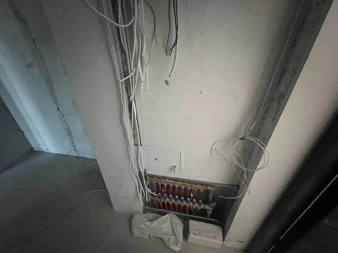 1841778218623505