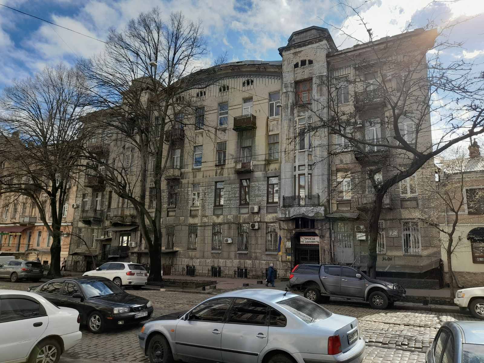 1832102781137507