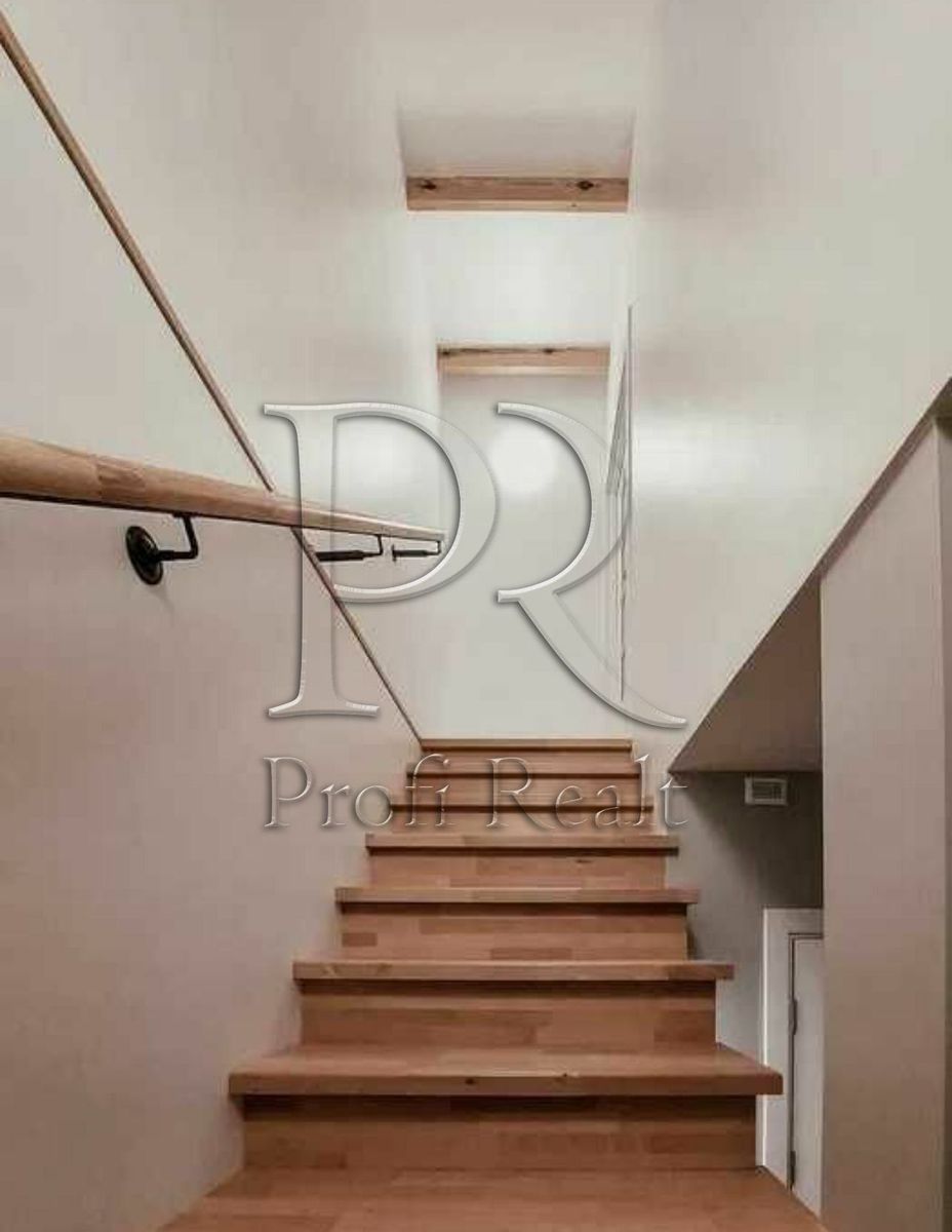 1832366104755508