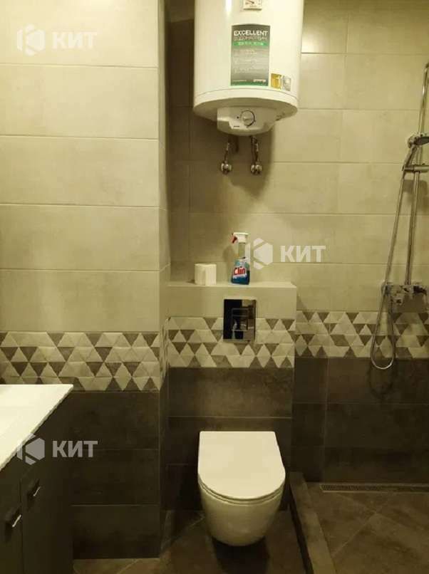 1834069972841051