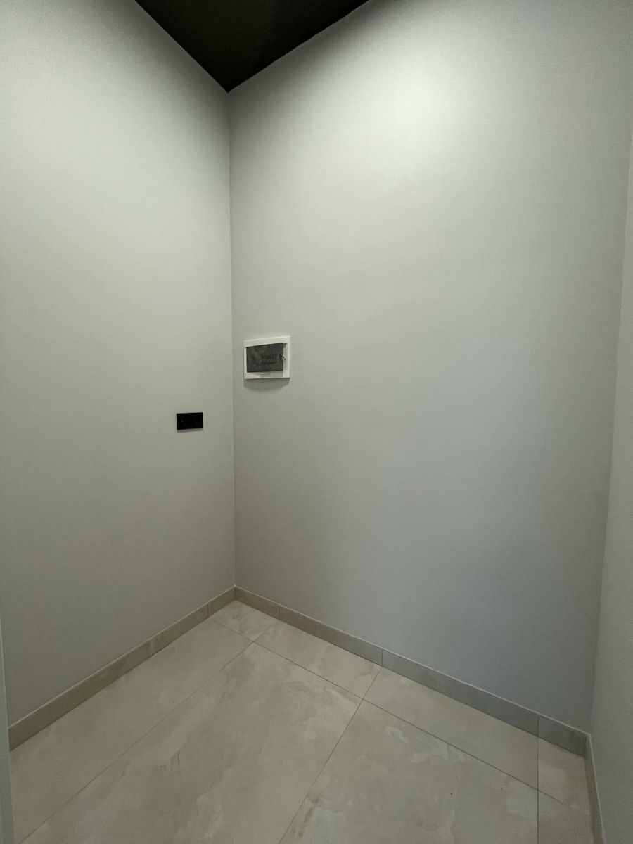 1832720343674511