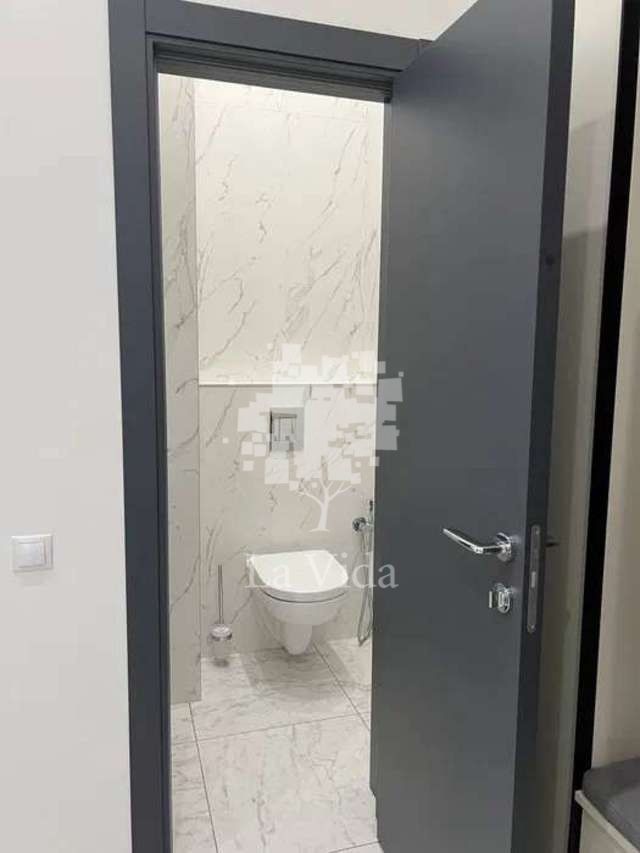 1833995147876512