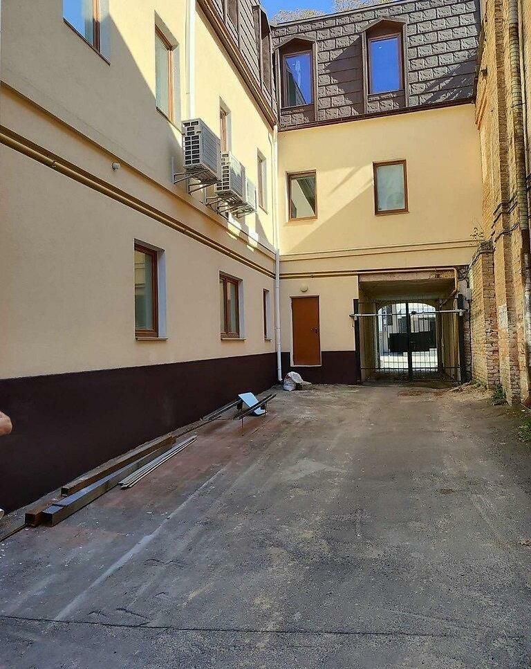 1835993741917516