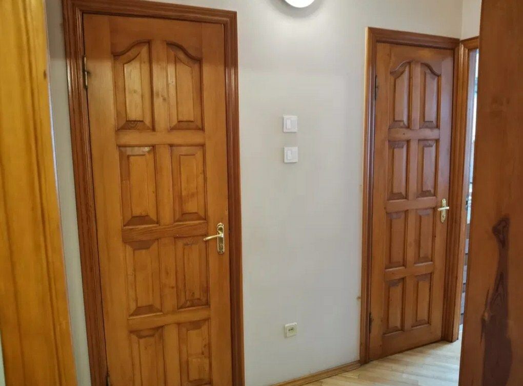 1831283982868518
