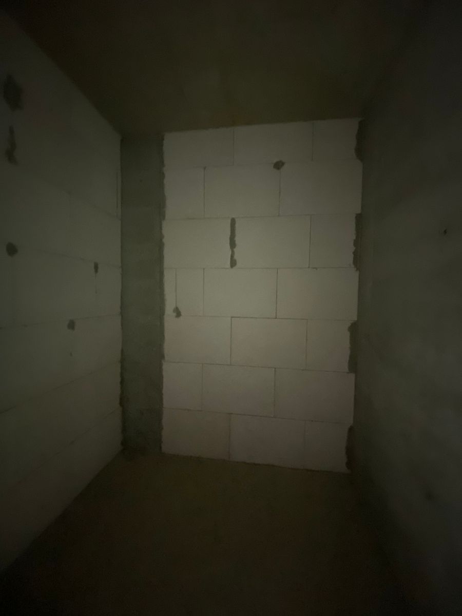 1831646388219518