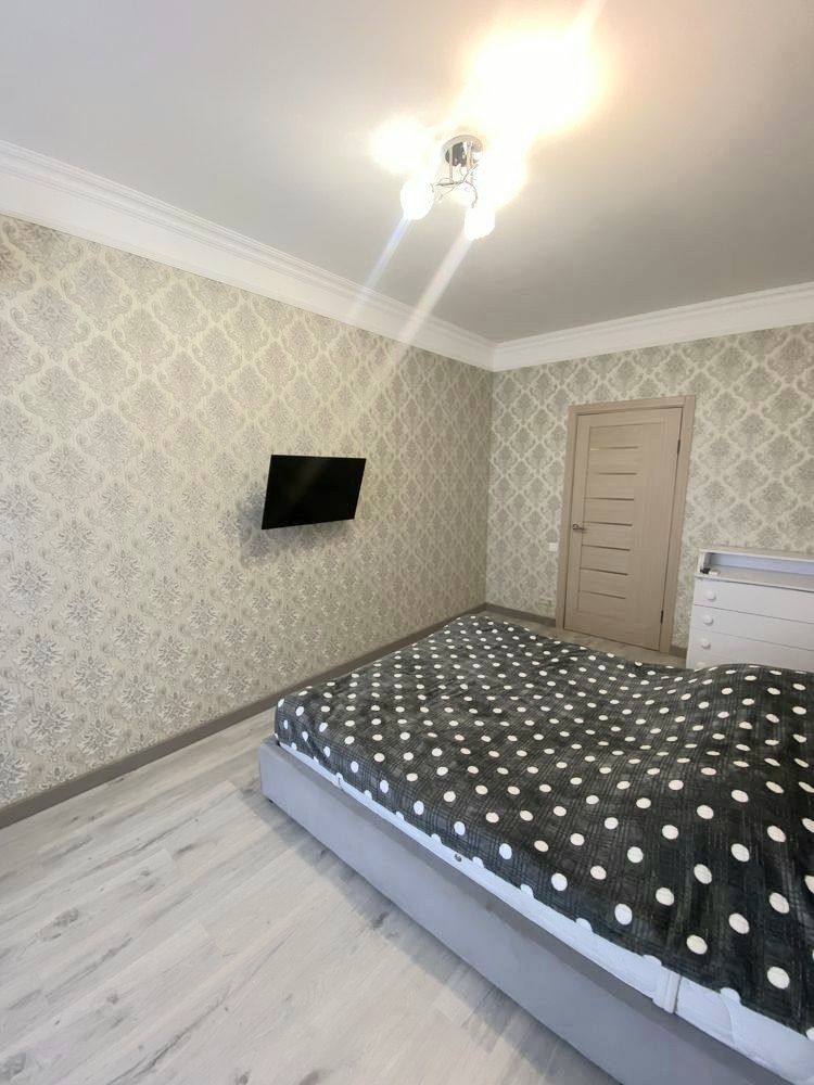 1815085387387521