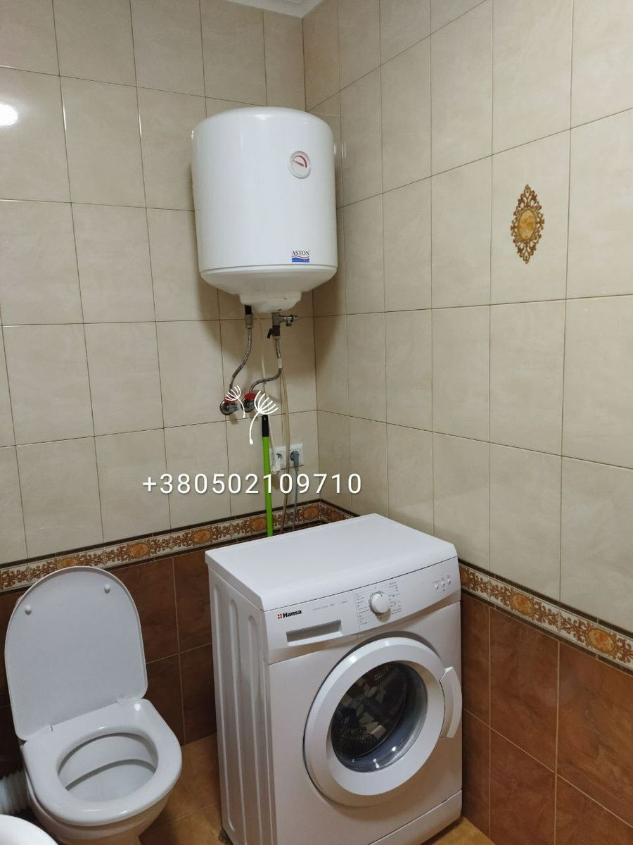 1834176478682521