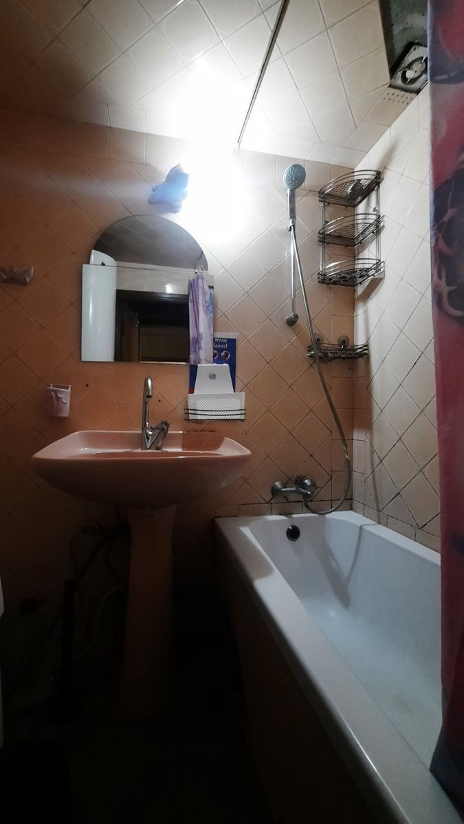 1833903908201053