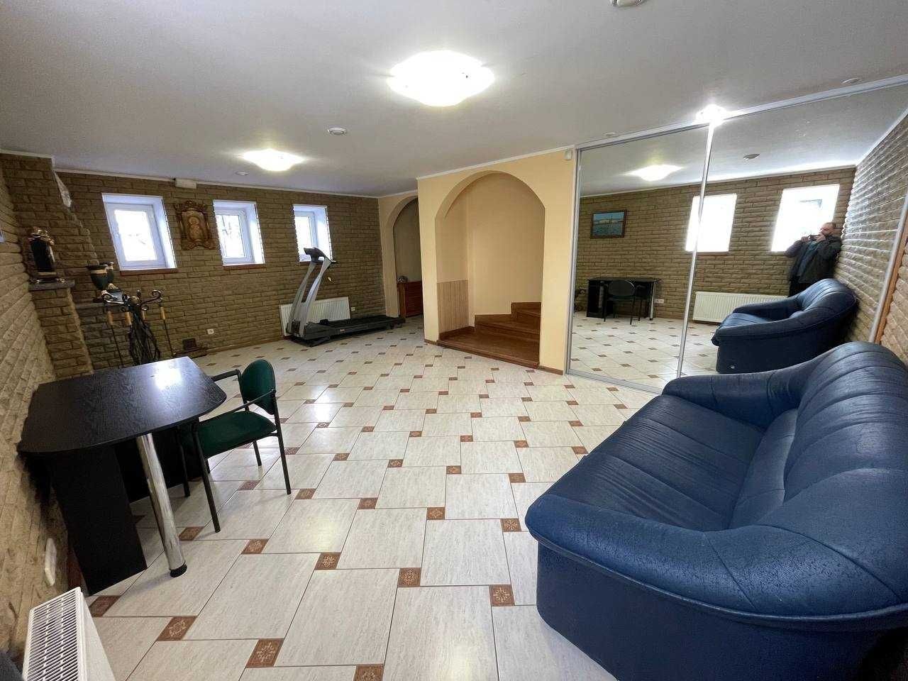 1838421619393531