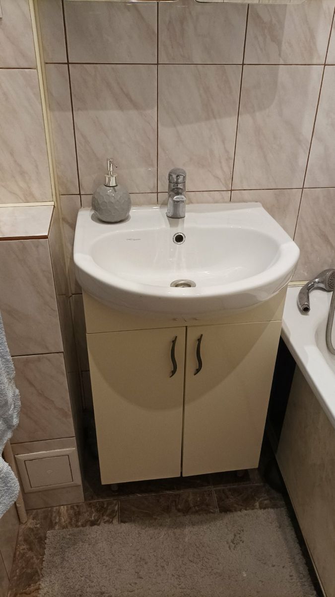 1835102973741534