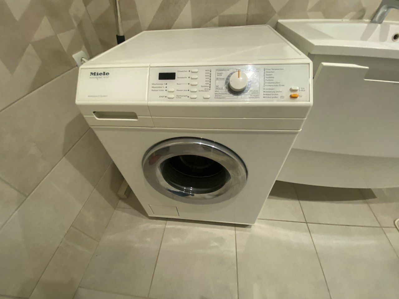 1830736774445540
