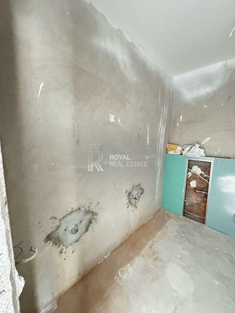 1839054144880543