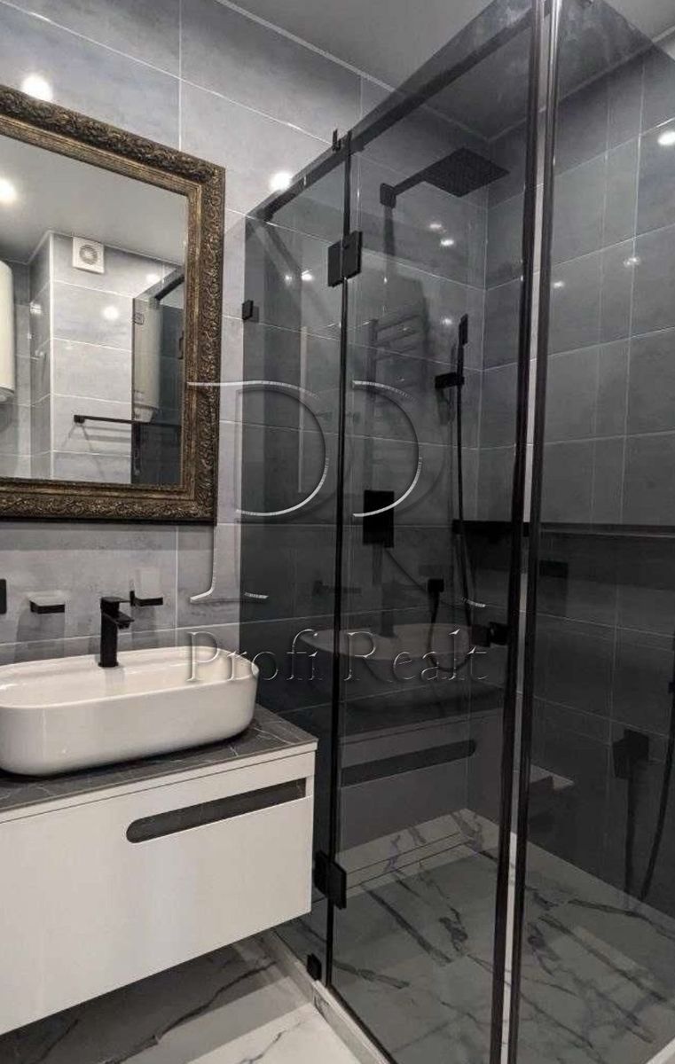 1840893746700543