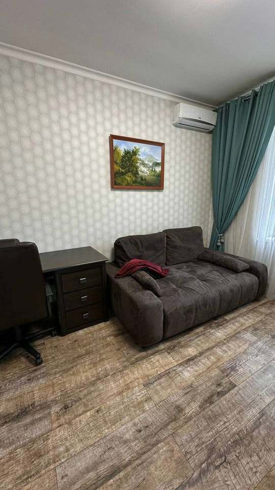 1832361876648544