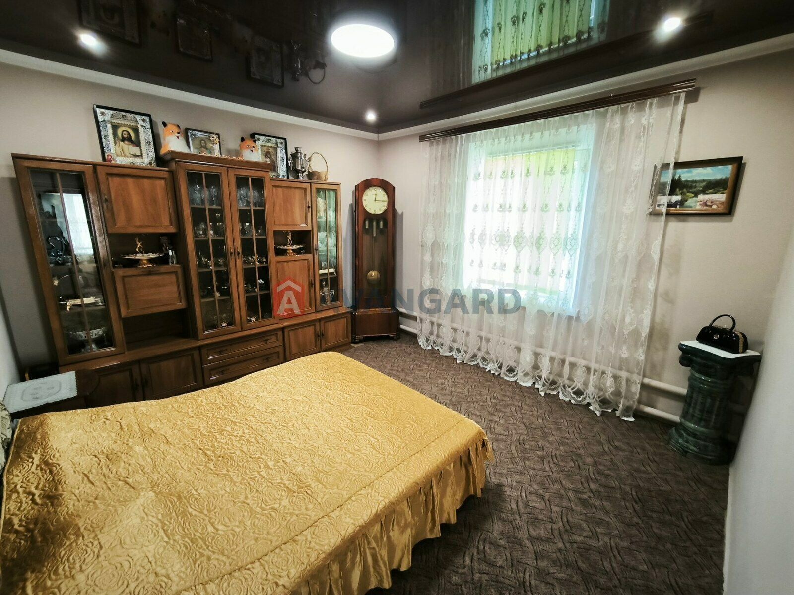 1833654645260545