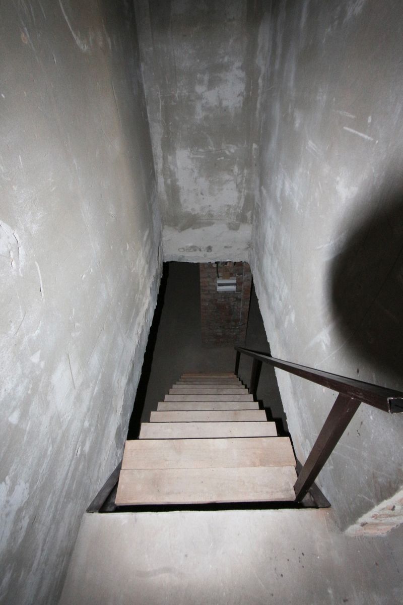 1833188556157055