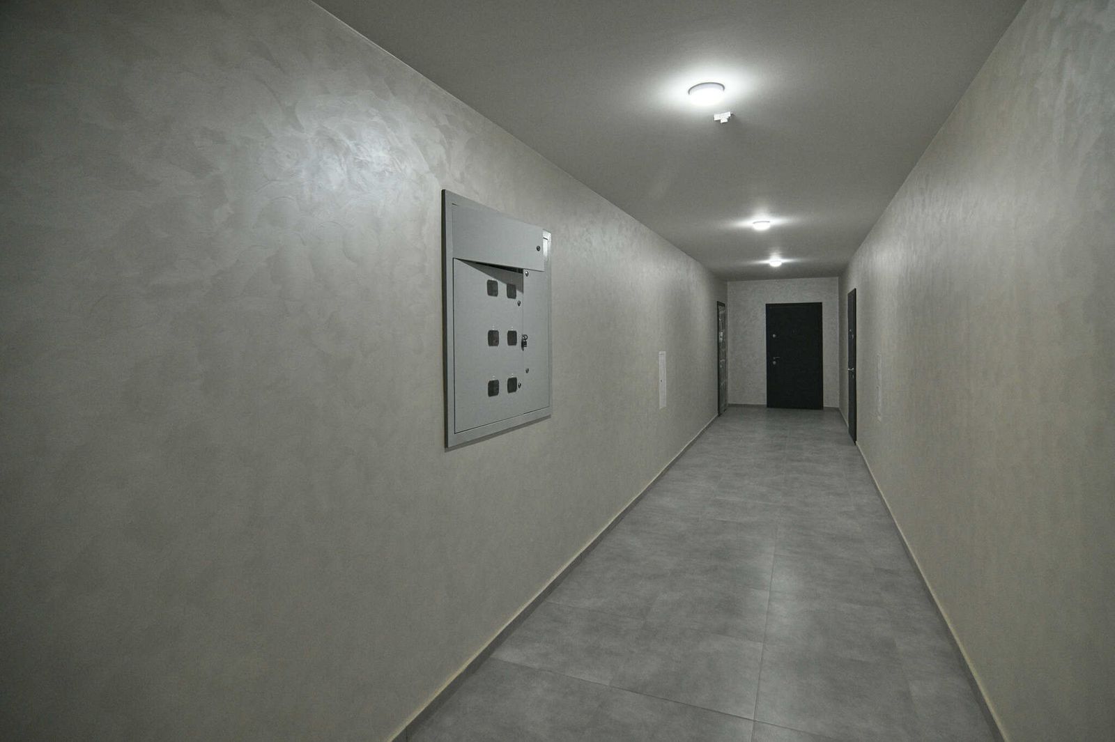 1832013811561552