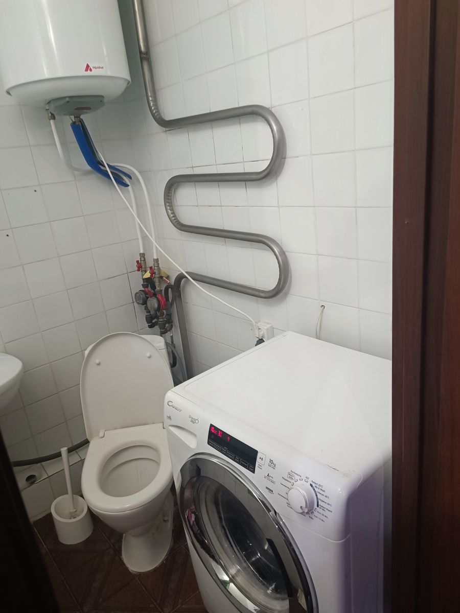 1775774124898556