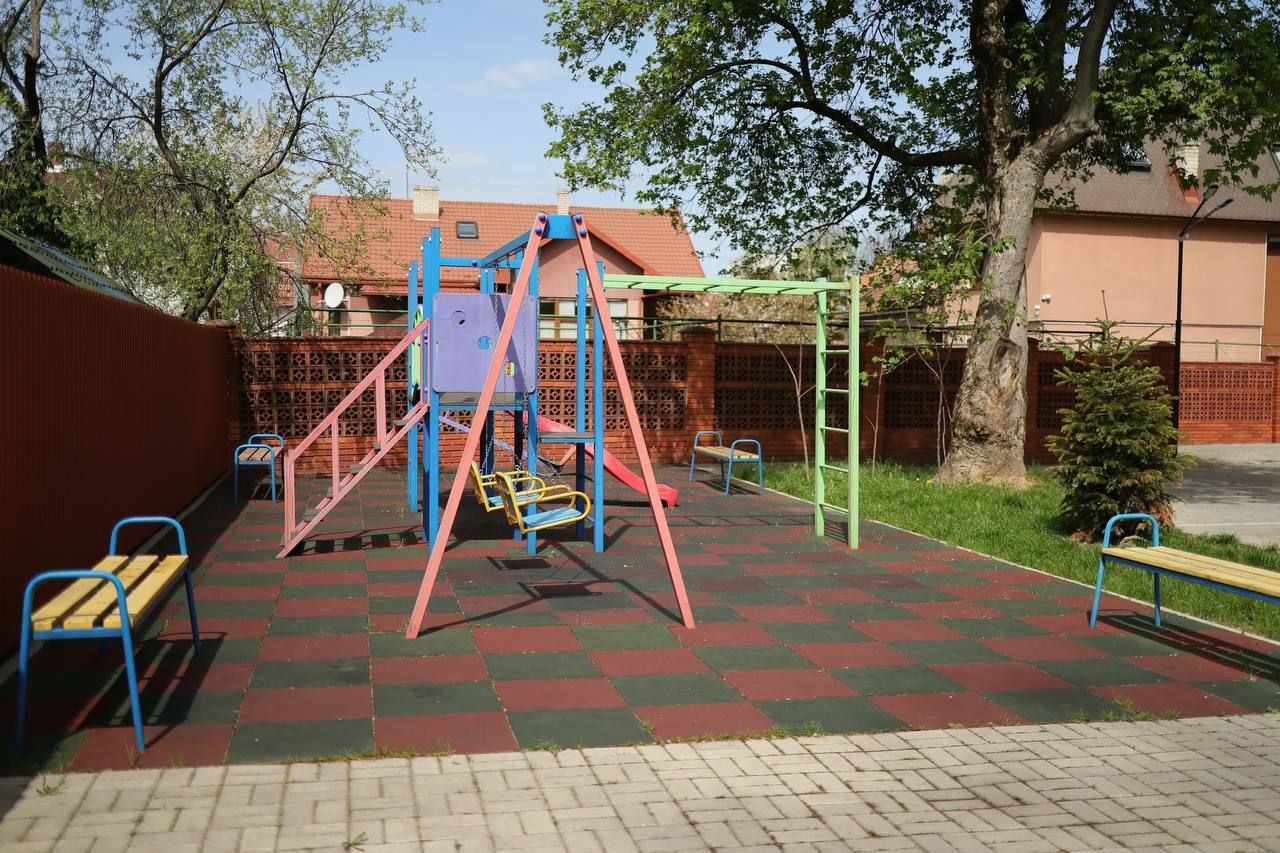 1832537511383556