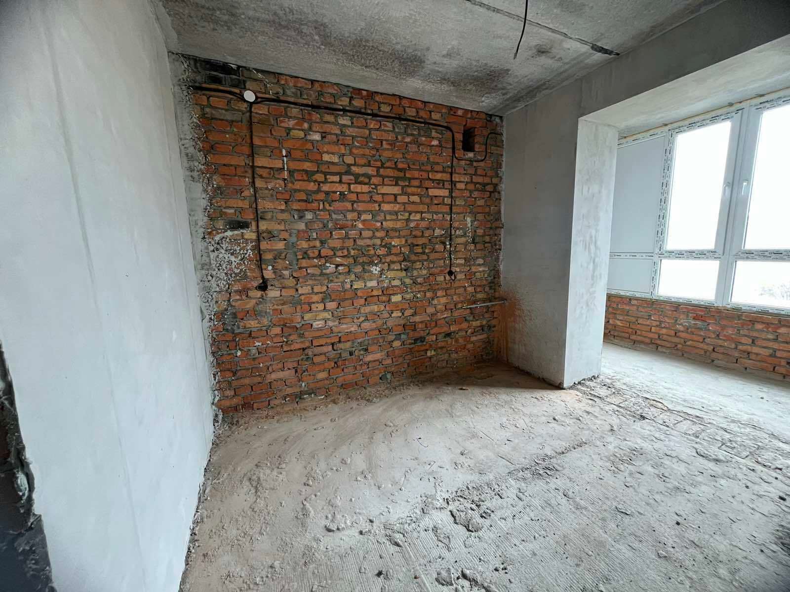 1832902353546556