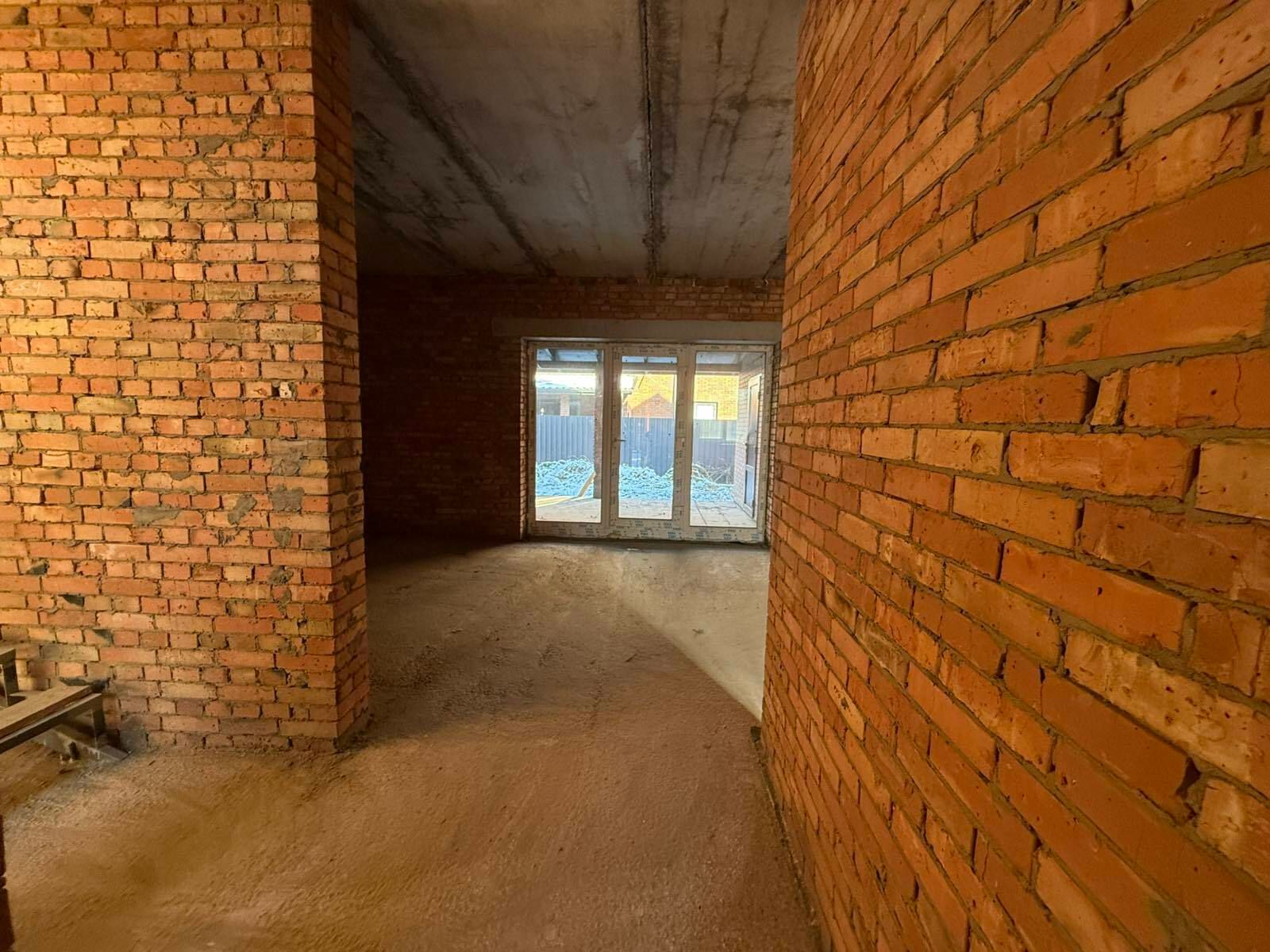 1831289822048557