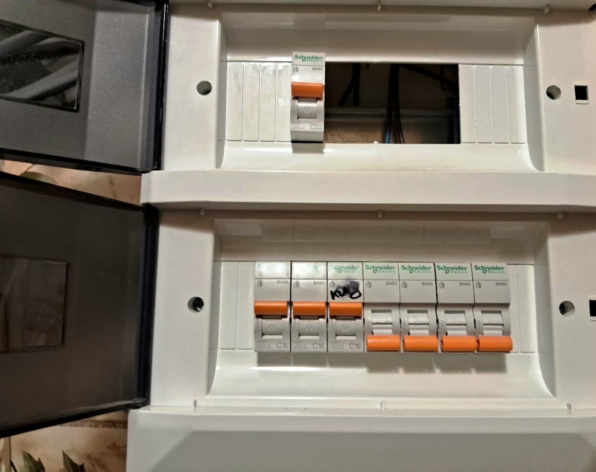 1833353252540557