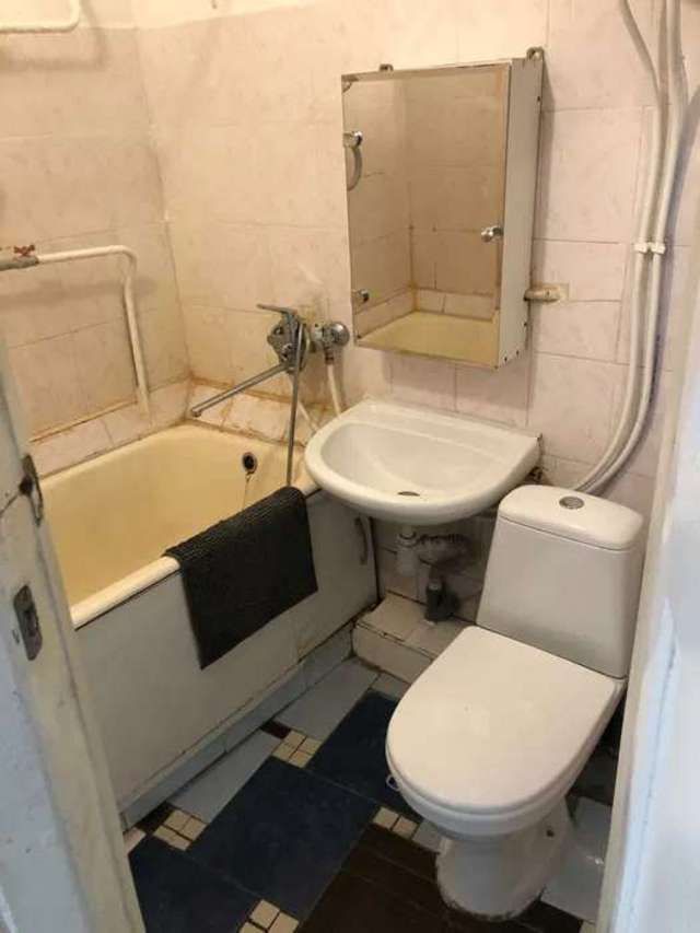1839705715388558