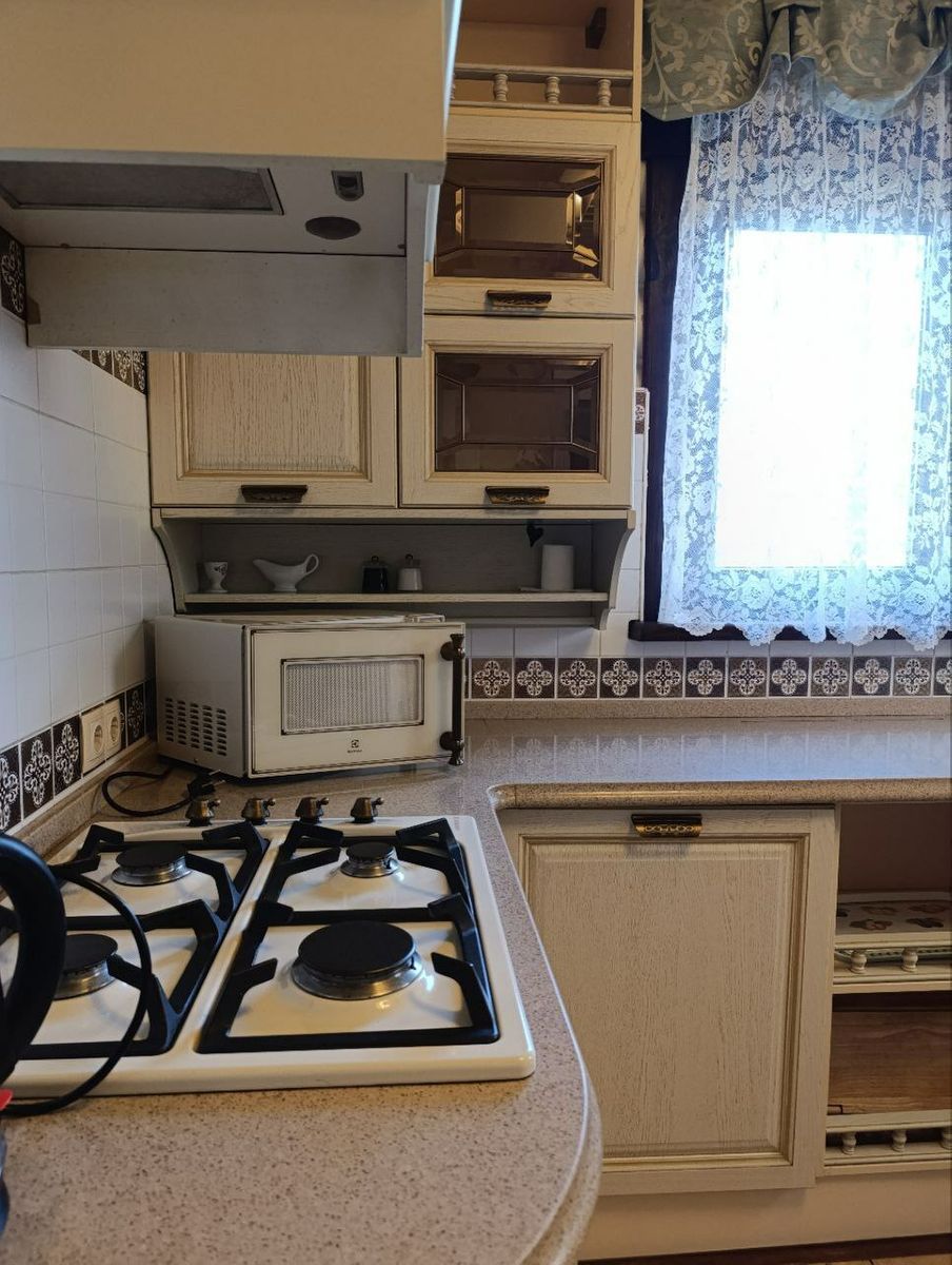 1830851773826559