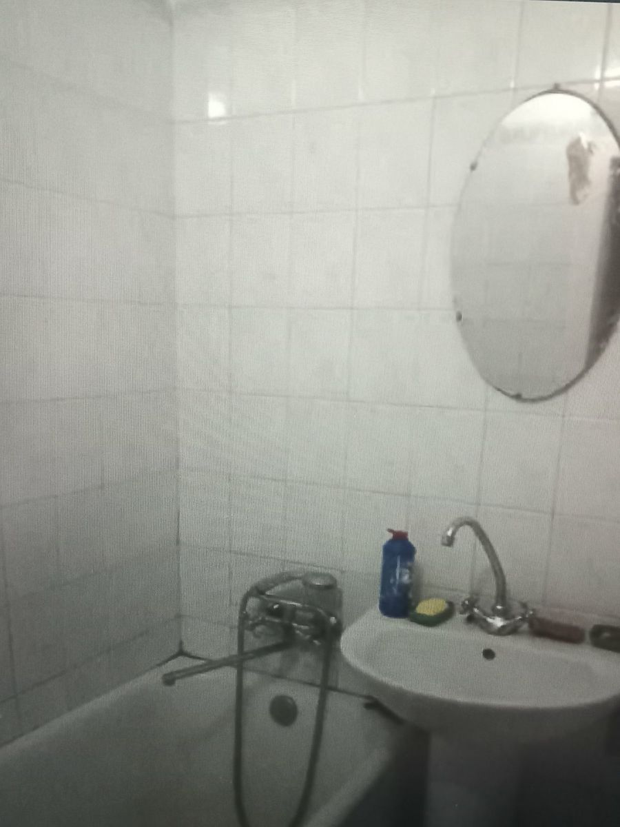 1833185485475056