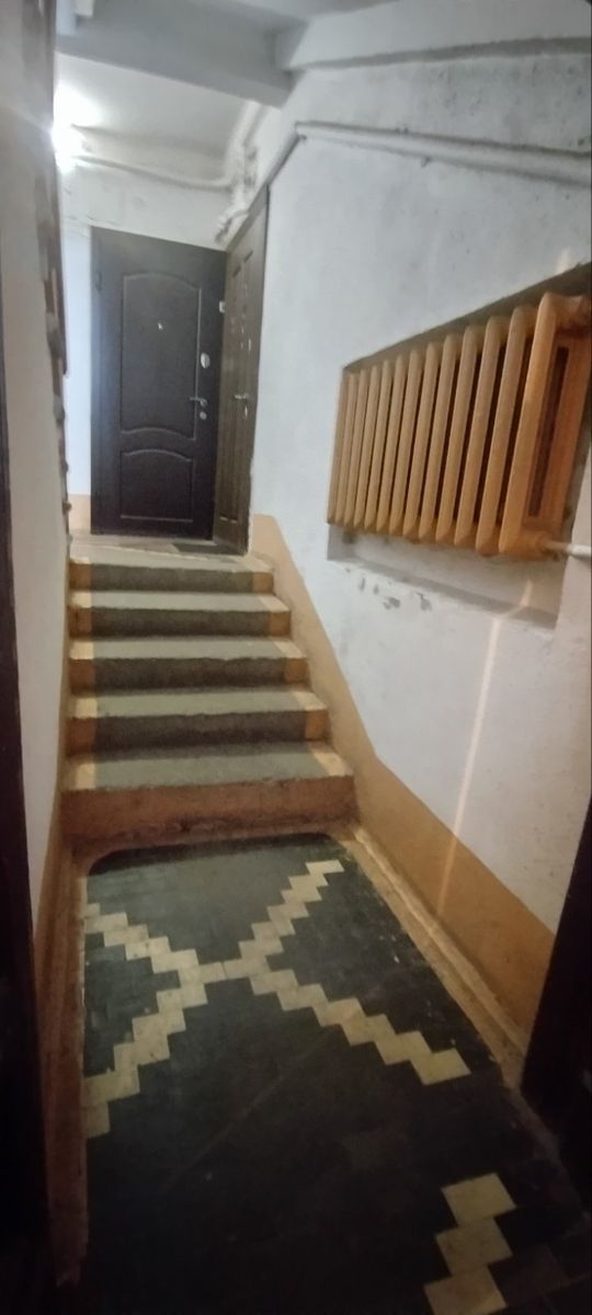 1833251085103056