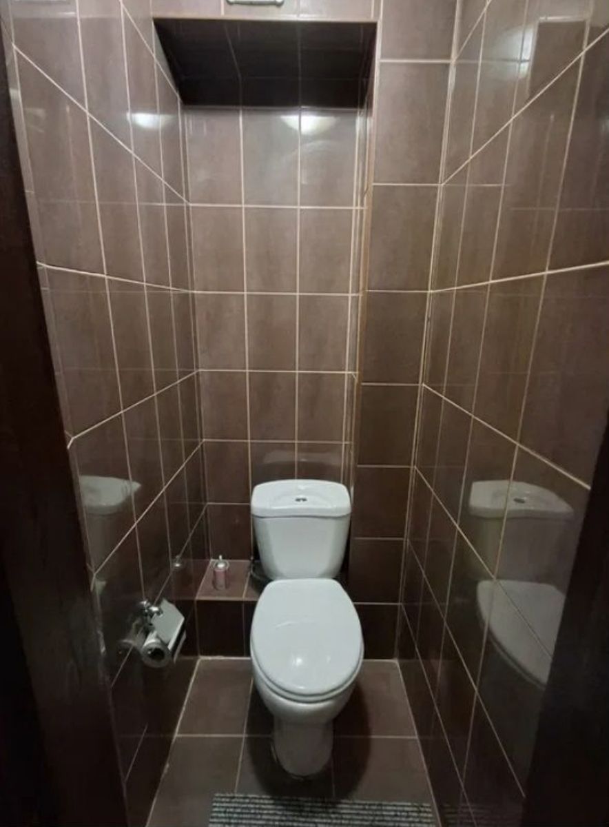 1837793158214056
