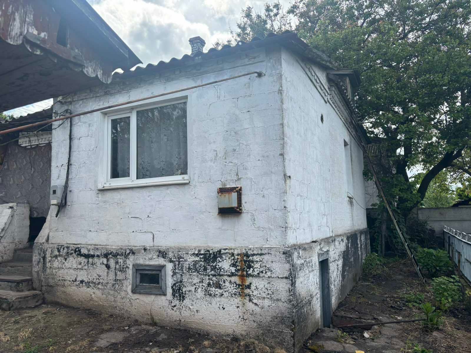 1832836781317560