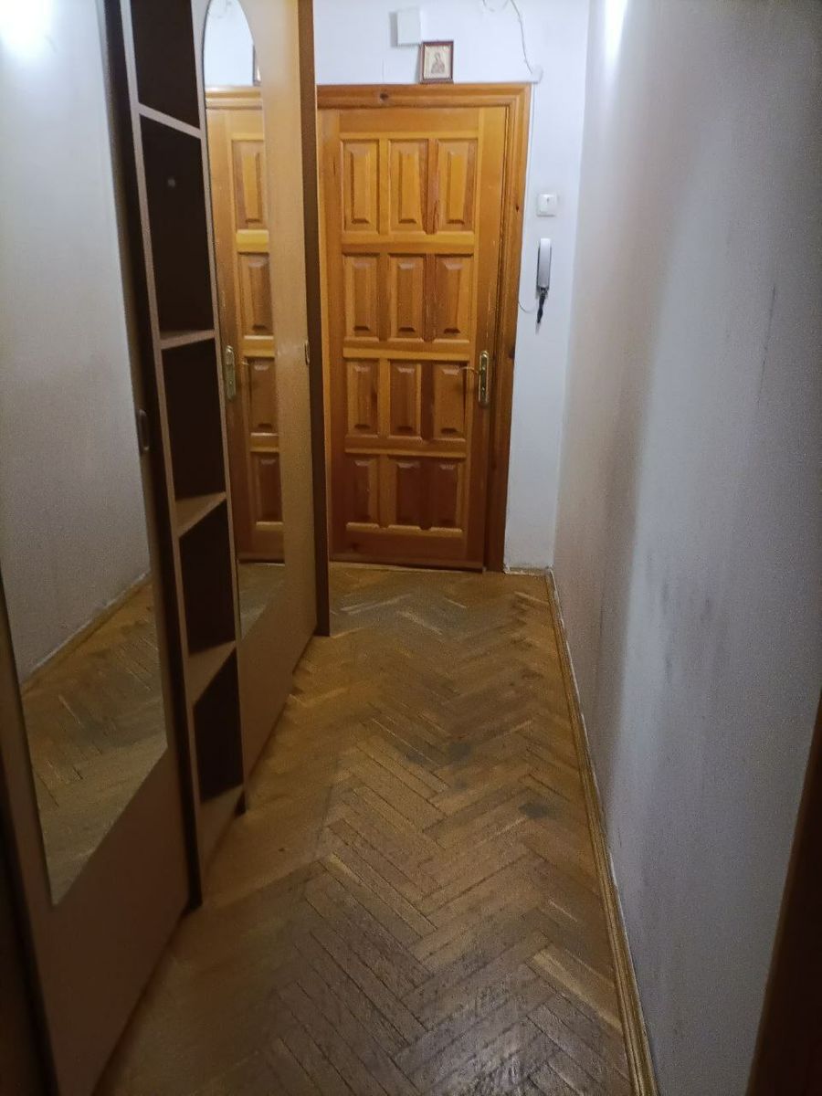 1831996768230561