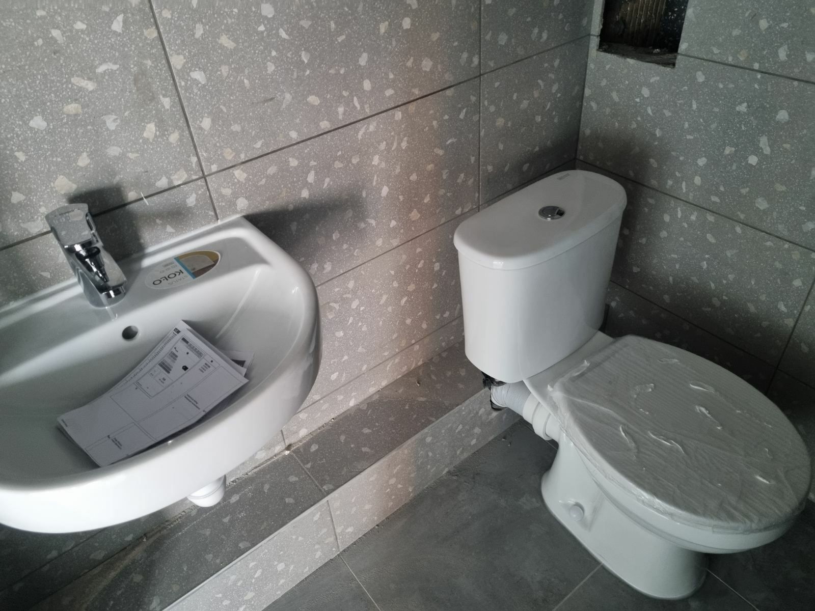 1835025796986561