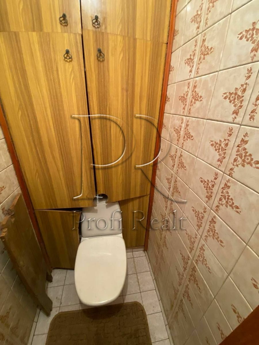 1835355642448561