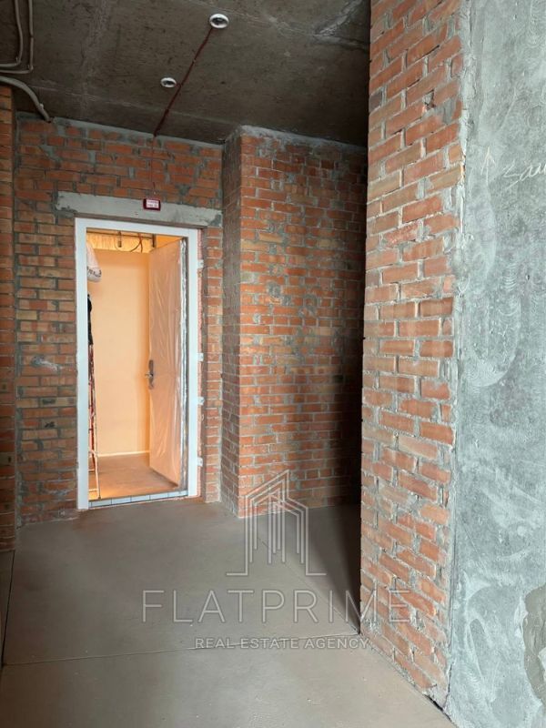 1839714116390561