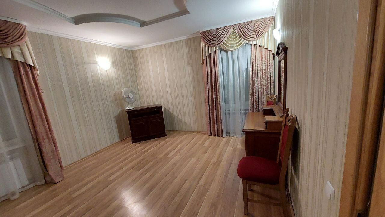 1832641123475565
